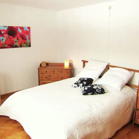 Cozy Near With Private Terrace Feriehus